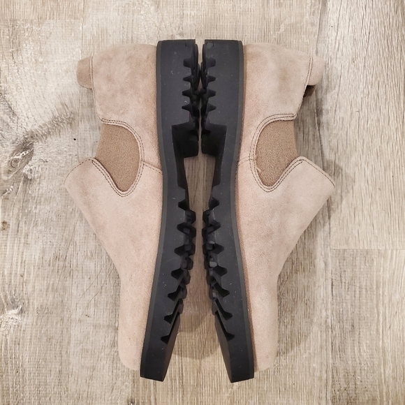 NEW Blondo Gray Suede Ankle Boot - Picture 6 of 9